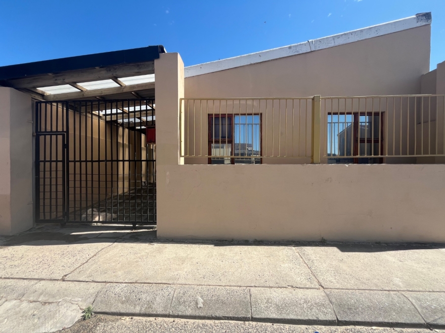 2 Bedroom Property for Sale in Lentegeur Western Cape